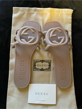 Gucci Women’s Nude beige Icon Rubber Slide Sandals